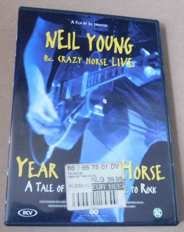 Neil Young & Crazy Horse – Year Of The Horse (A Tale Of 4 Guys Who Like To Rock)