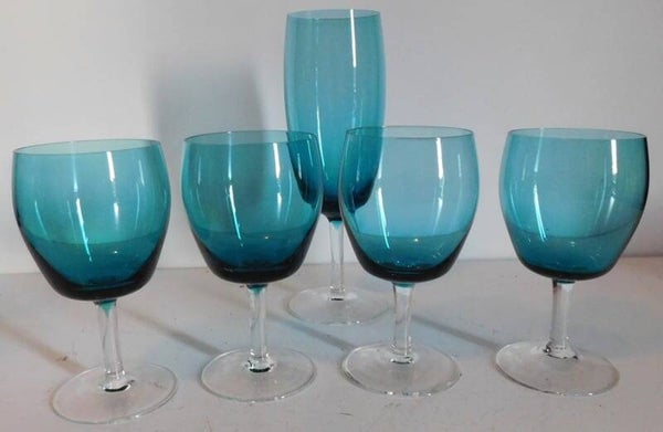 Vijf blauwe glazen