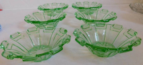 Art Deco groene persglas schalen.