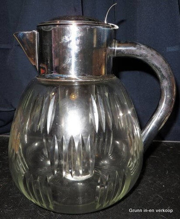 Art Deco schenkkan, met koelelement