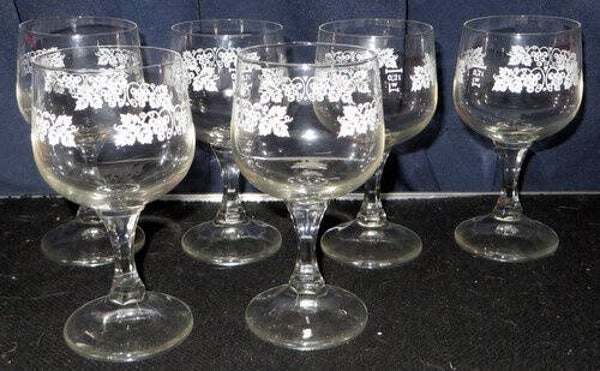 Complete set, wijnglazen met druifranken opdruk
