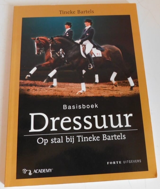 Basisboek Dressuur - Op stal bij Tineke Bartels