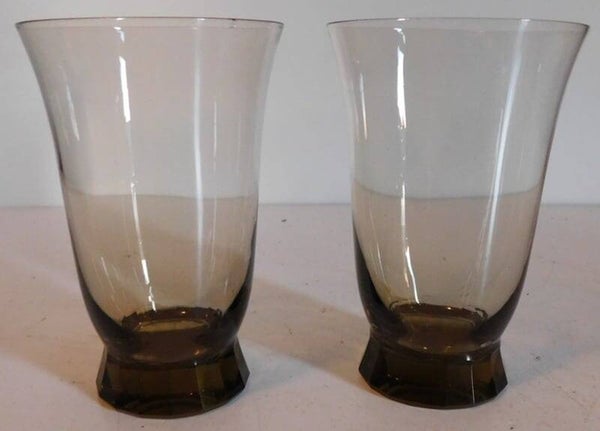 Twee glas met een 16 hoekige voet