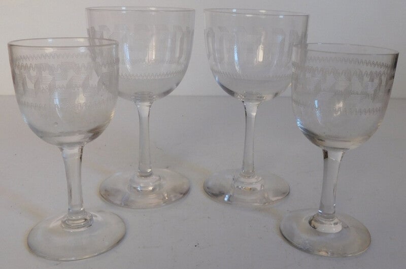 Leerdam glaasjes met gravure Guilloche Grec