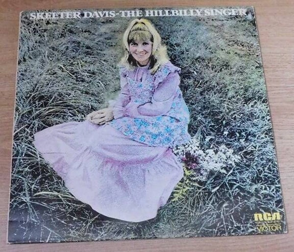 Skeeter Davis – The Hillbilly Singer