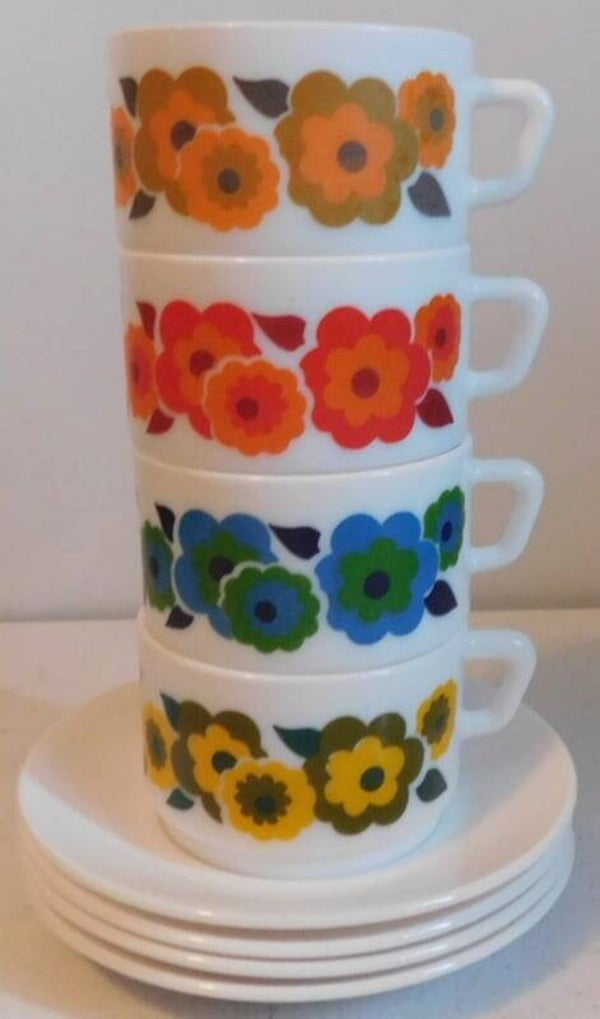 Set Arcopal France 'Lotus' kopjes + schotels