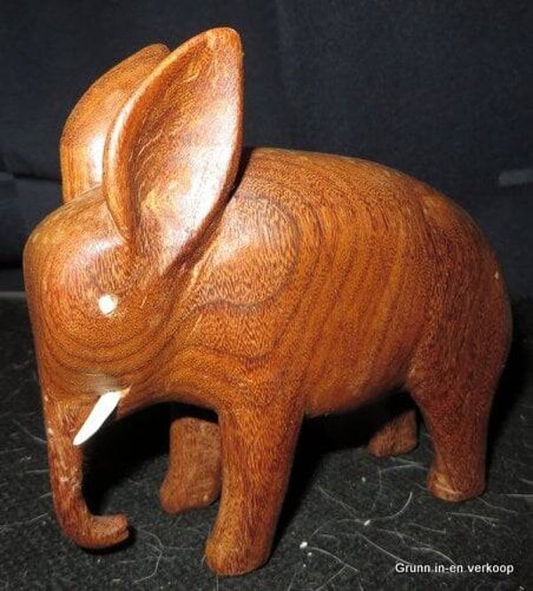 Houten decoratie olifant met slagtanden