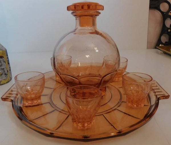 France Art Deco roze persglazen likeur stel