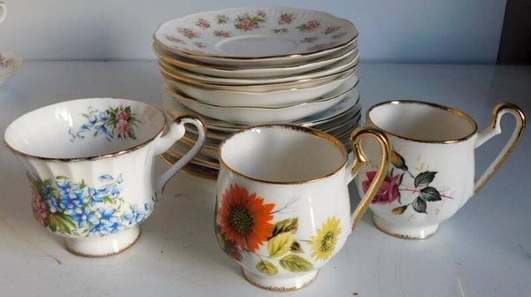 Diverse Engelse schotels + kopjes
