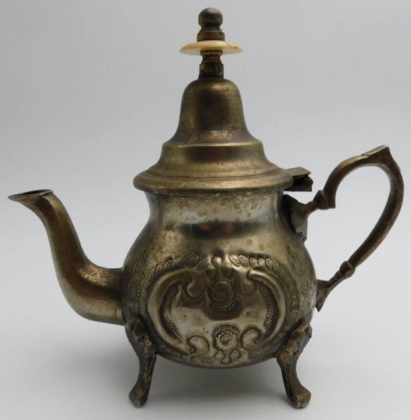 Traditionele, verzilverde Marokkaanse theepot