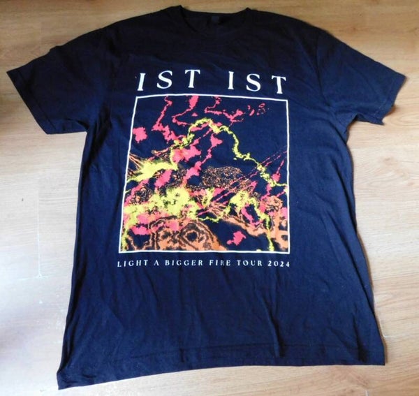 Ist Ist – Light A Bigger Fire Tour 2024, Tourshirt