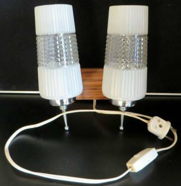 Wandlamp hout met twee glazen kelken