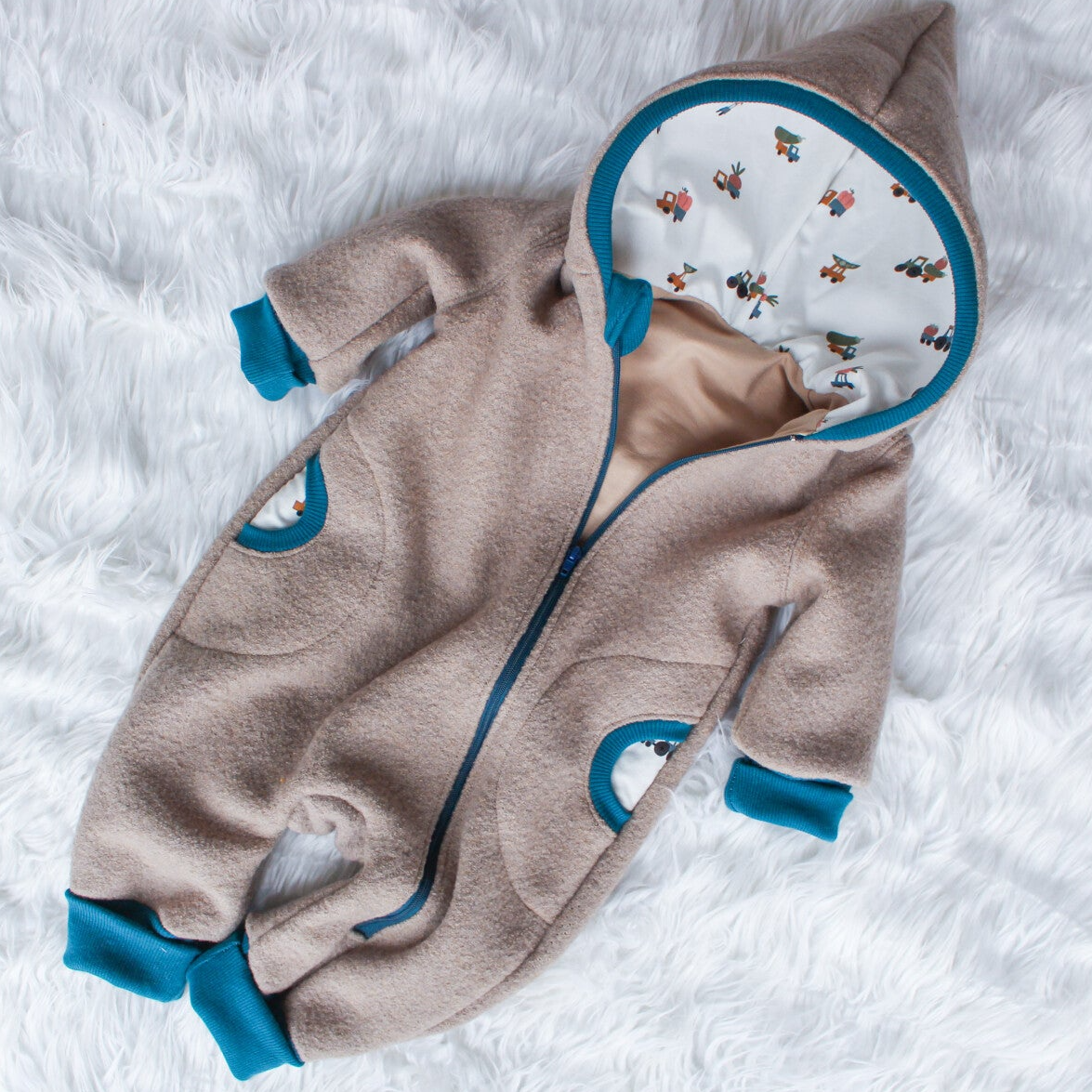 Walkoverall - Beige mit Traktor