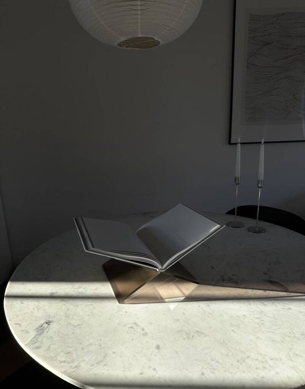 Boekenstandaard Acryl - bruin