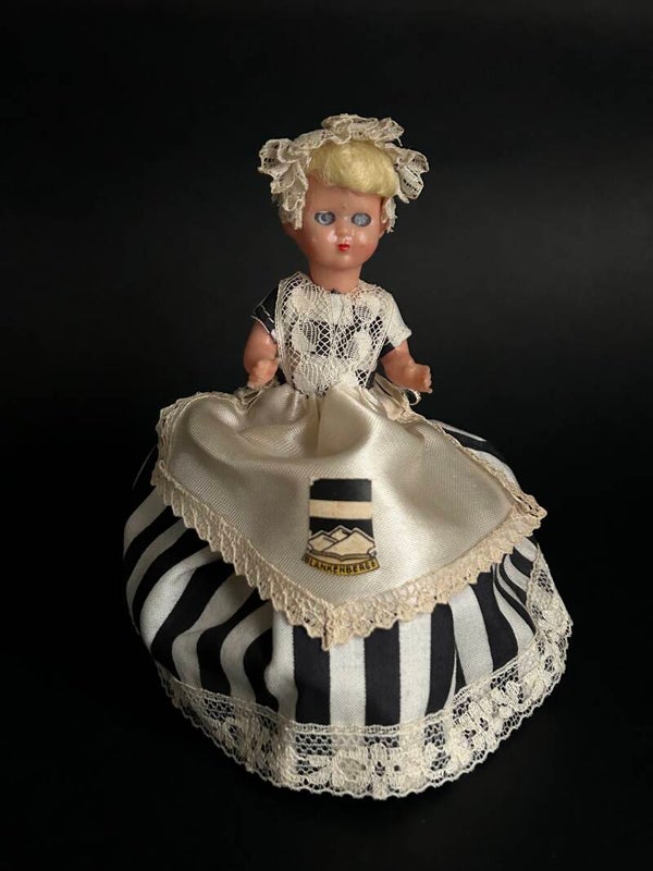 antiek oud popje souvenir Blankenberge