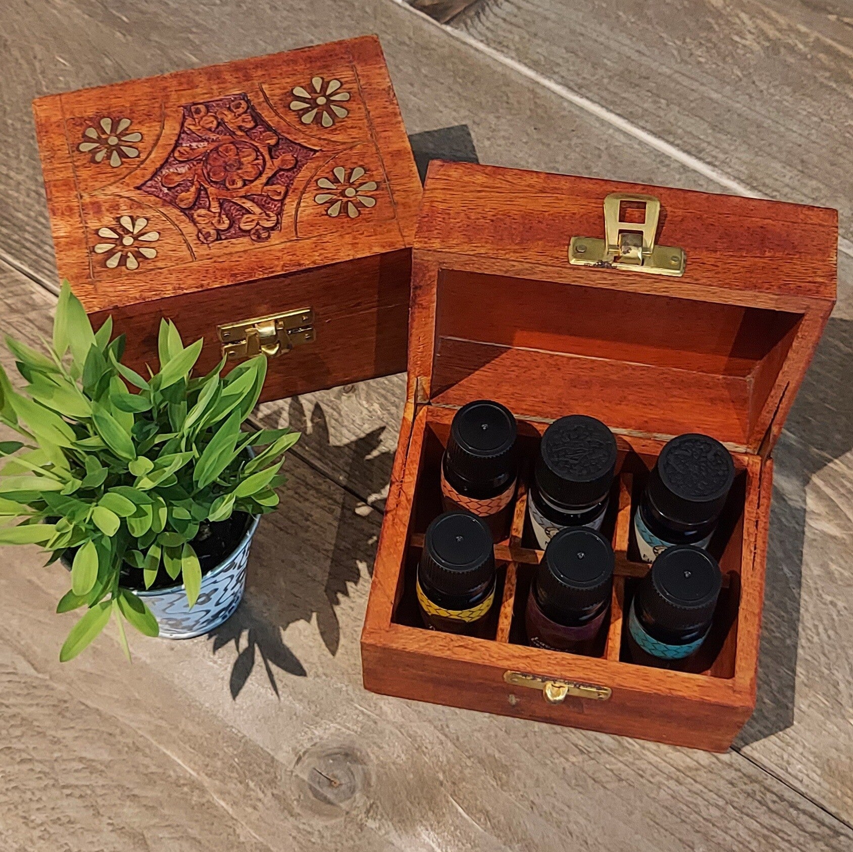 HOUTEN BEWAARDOOSJE | Flesjes essentiële oliën