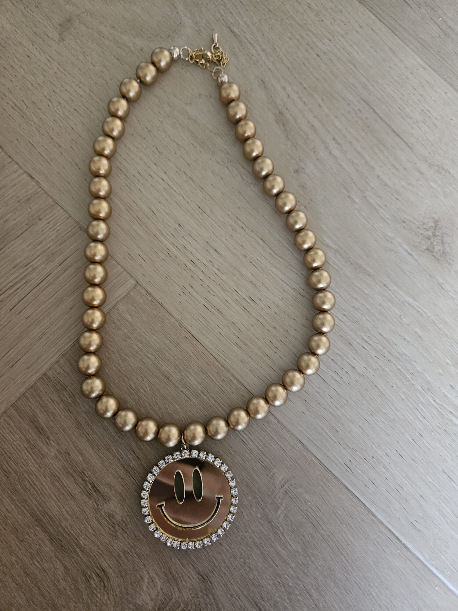 KETTING bruin 45 CM SMILEY HANGER KLEUR GOUD