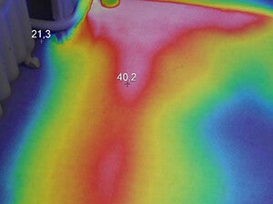 Recherche de fuite par thermographie infrarouge permettant de localiser une canalisation défectueuse.