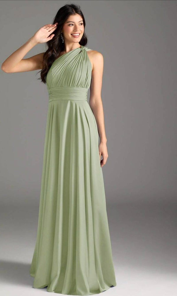 Robe verte clair elle peut être porte des différentes manières.