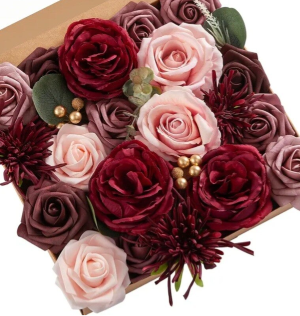 Fleurs dans les tons bordeaux