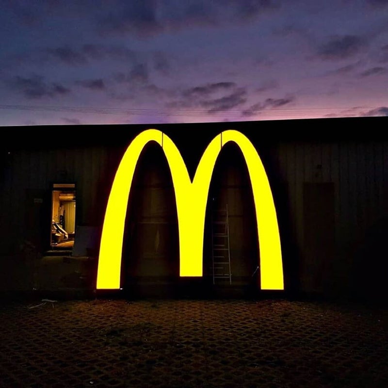 MC Donalds Lichtwerbung mit AK Folien