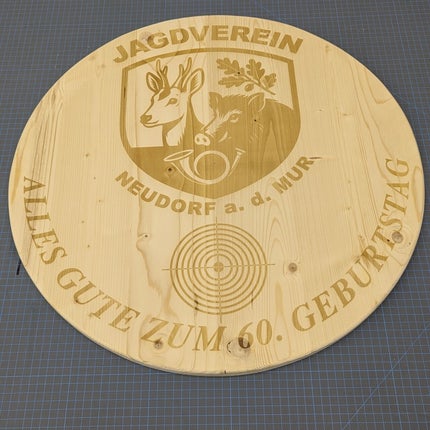 Personalisierte Holz-Schneidebretter mit präziser Lasergravur – Geschenkidee aus Leibnitz