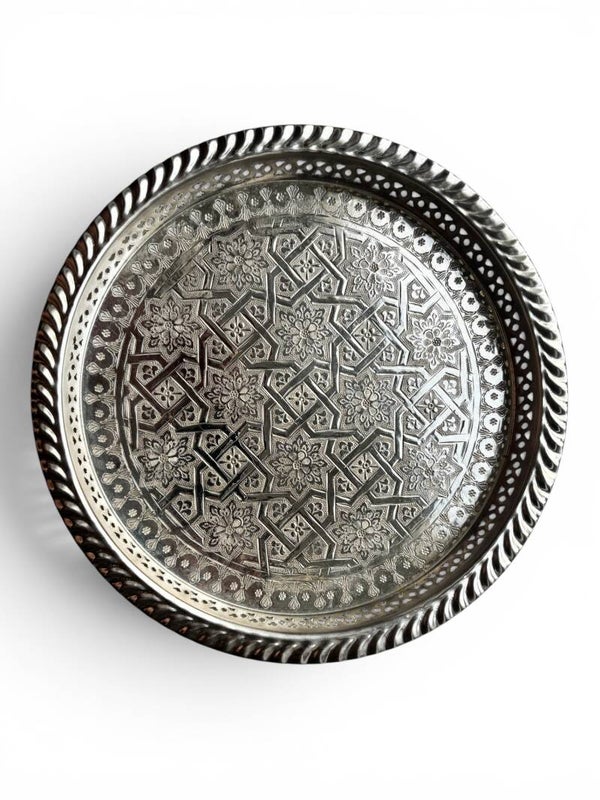 Plateau marocain en laiton ciselé – Artisanat de Fès