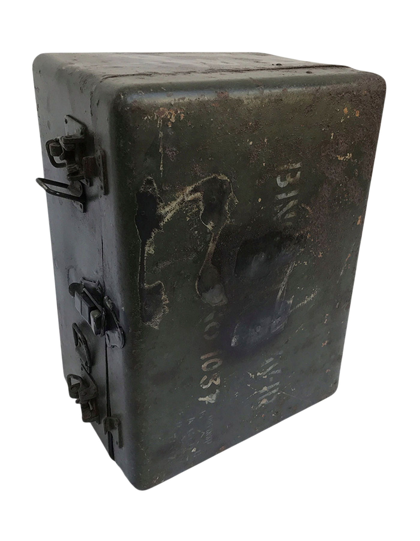 Metalkuffert som vægskab