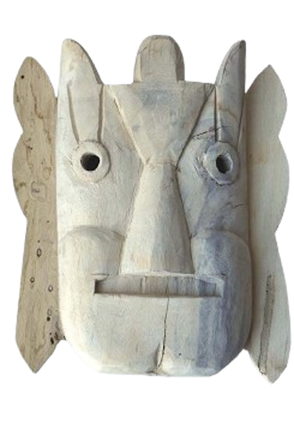 Træmaske med detaljer