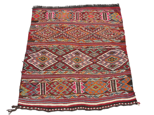 Lille broderet kelim tæppe 85cmx96cm