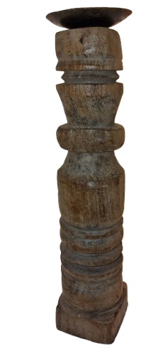 Rustik lysestage af gammelt bordben