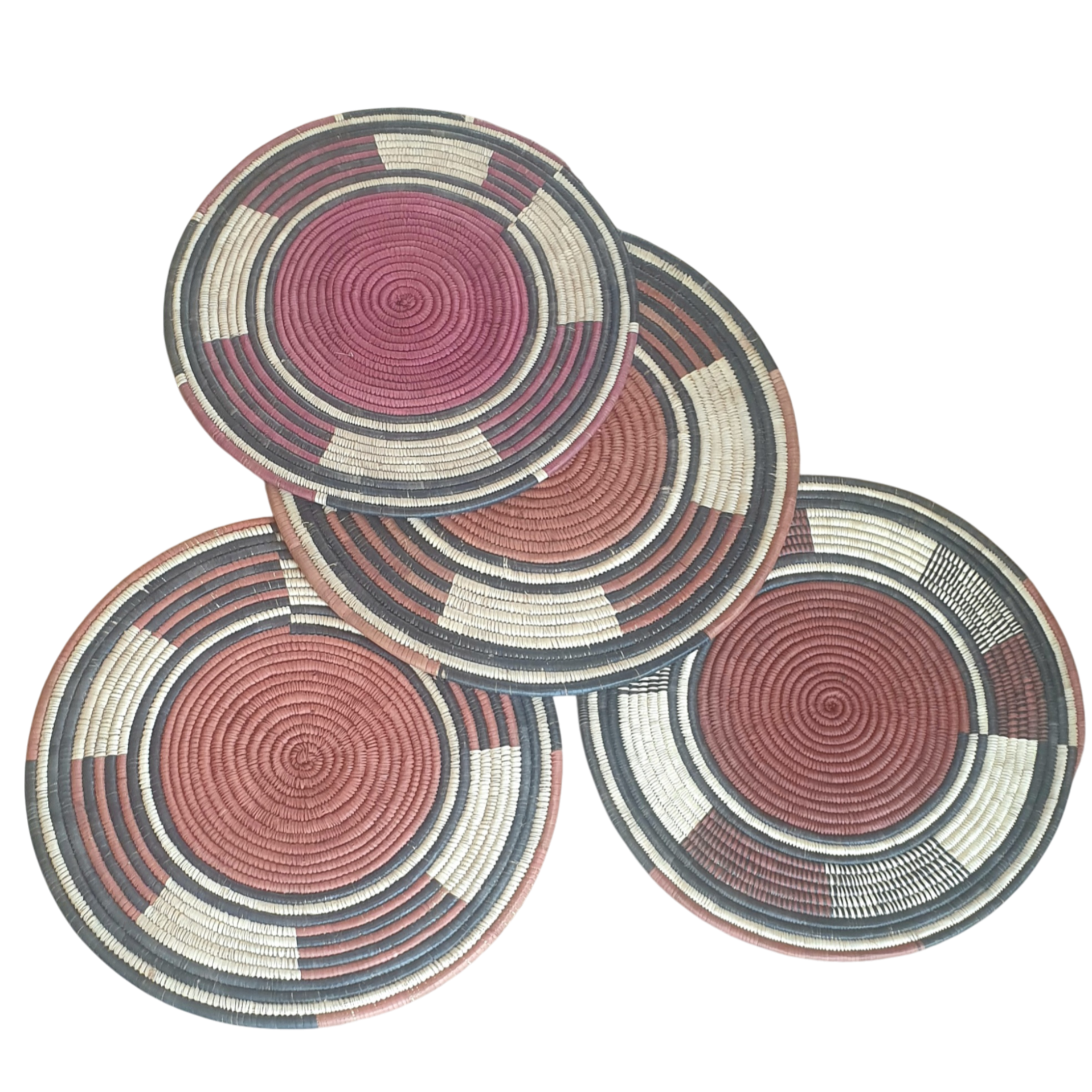 Flettede dækkeservietter fra Ghana i rød/sort/natur