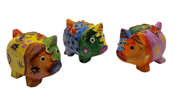 Hånddekorerede grise i papmashé