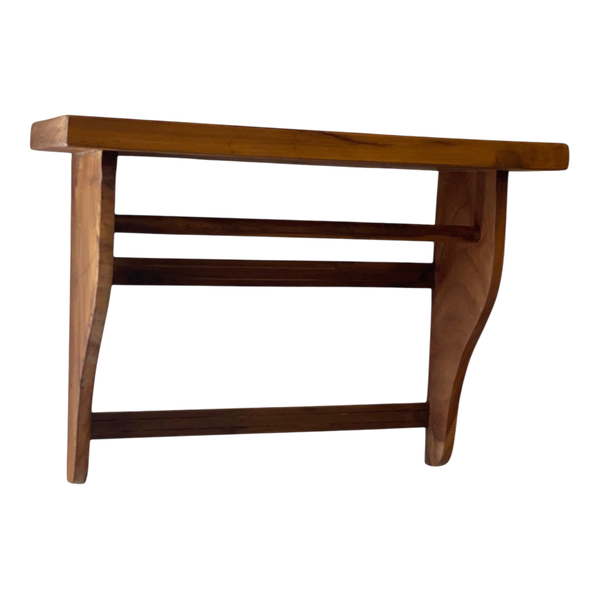 Hylde lavet af genbrugstræ