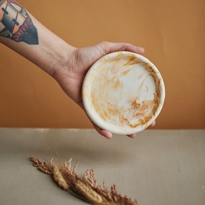 Rund bakke til sæbe eller smykker med marmoreffekt