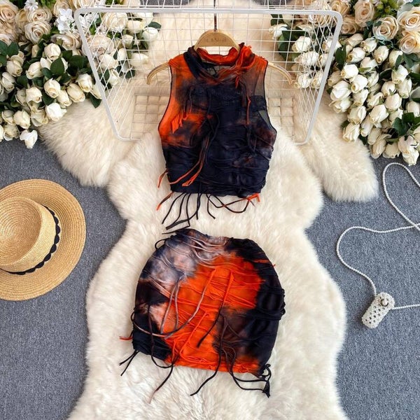 Tenues deux pièces avec débardeur sans manches et mini jupe moulante