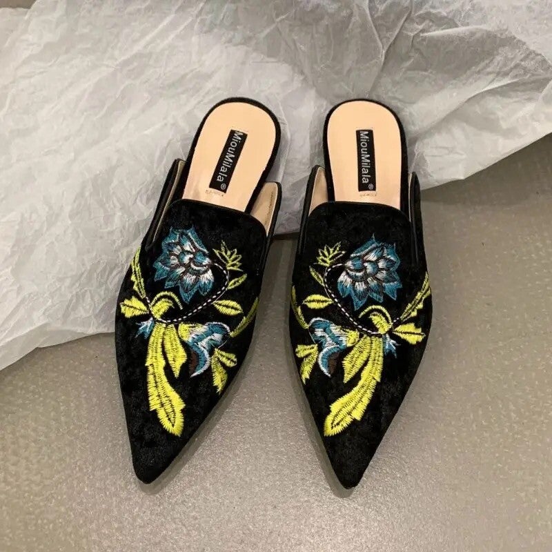 Mules imprimées, tendance à la mode