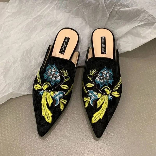 Mules imprimées, tendance à la mode