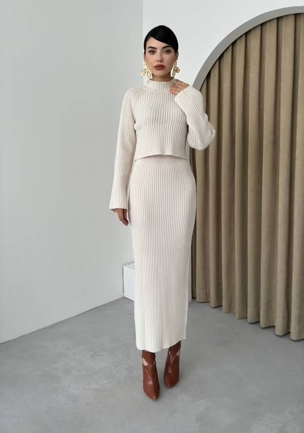Ensemble en maille côtelée crème - Élégance et simplicité