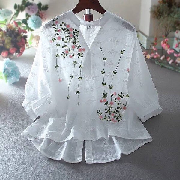 Chemise blanche à motif fleurie