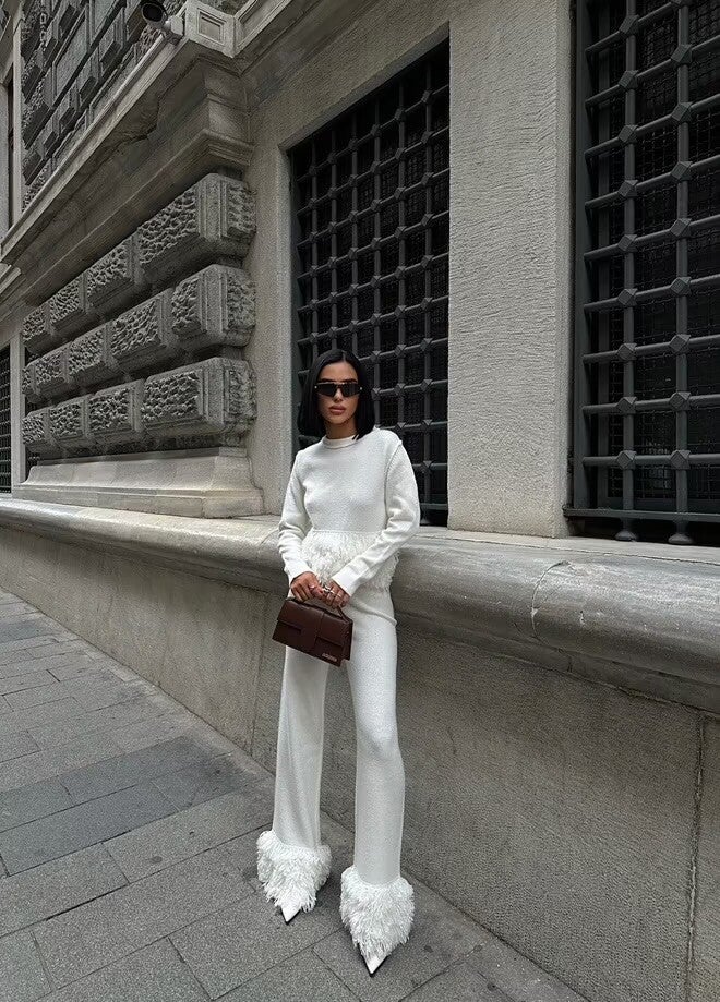 Ensemble en maille blanche avec détails en fourrure