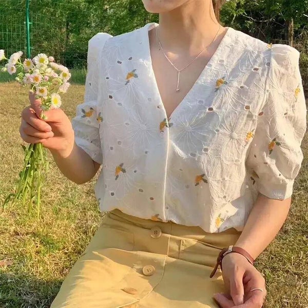 Chemise à manches courtes avec des broderie de fleurs
