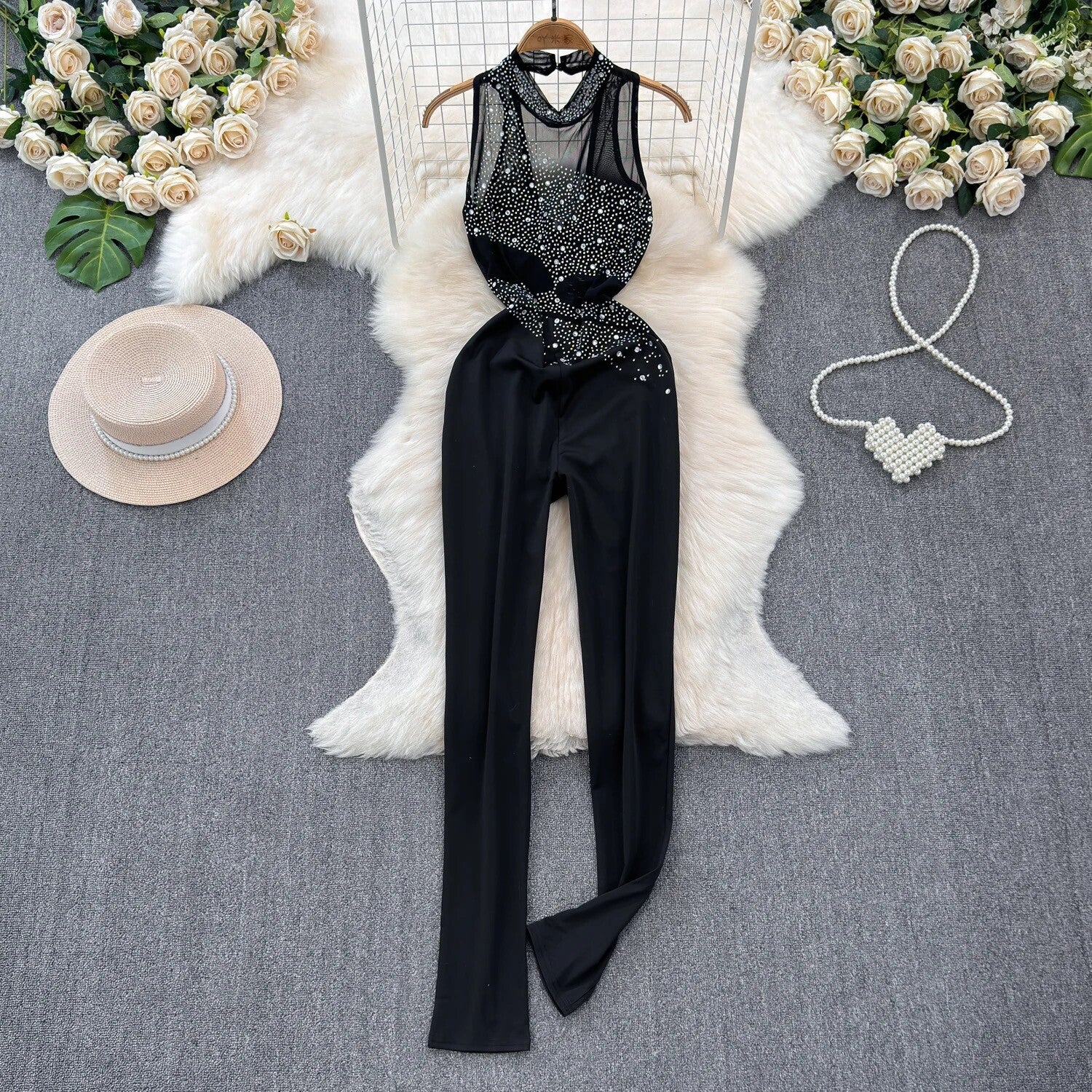 Combinaison noir Glamour avec détails en strass