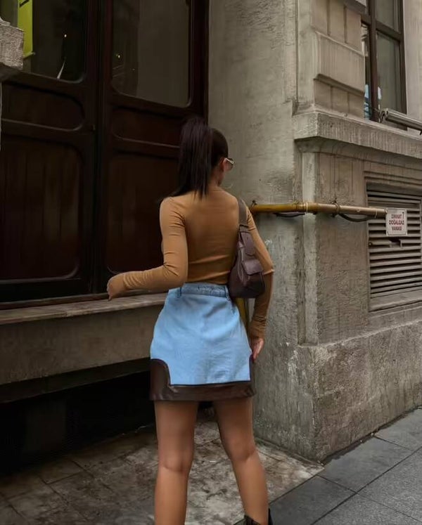 Jupe en demin et simili cuir à boutons asymétriques