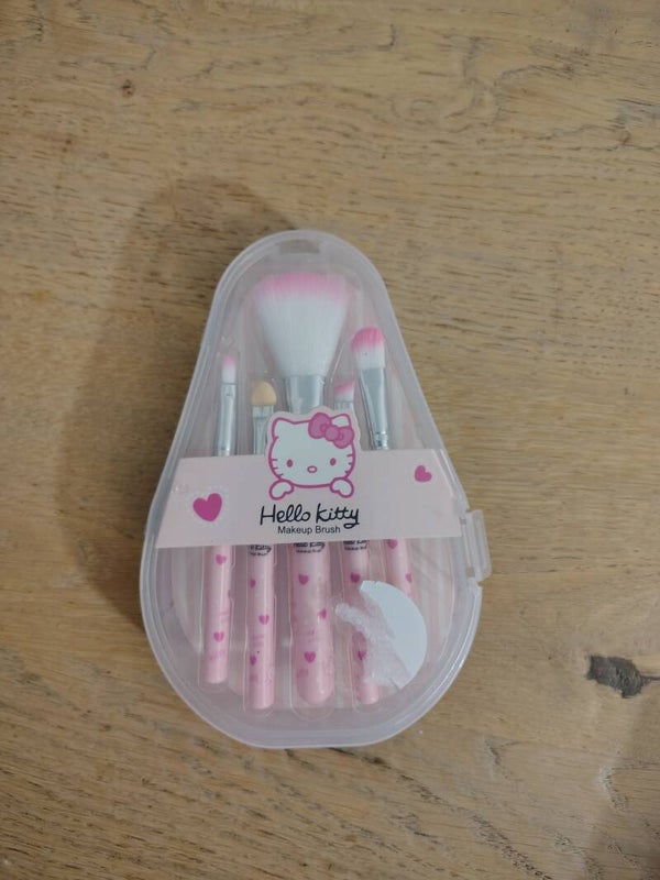 Hello kitty makeup brush