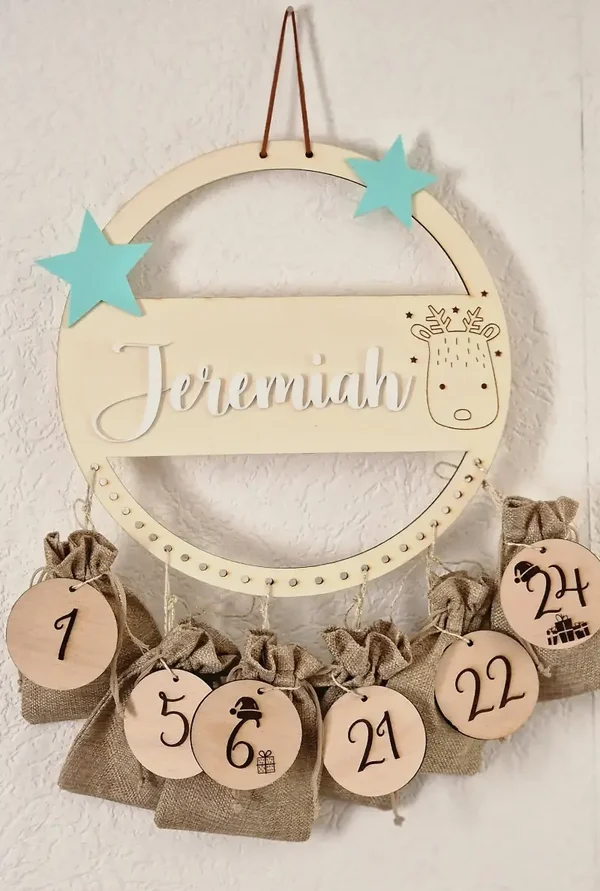 Adventskalender aus Holz Personalisiert mit Name aus Acryl Rund