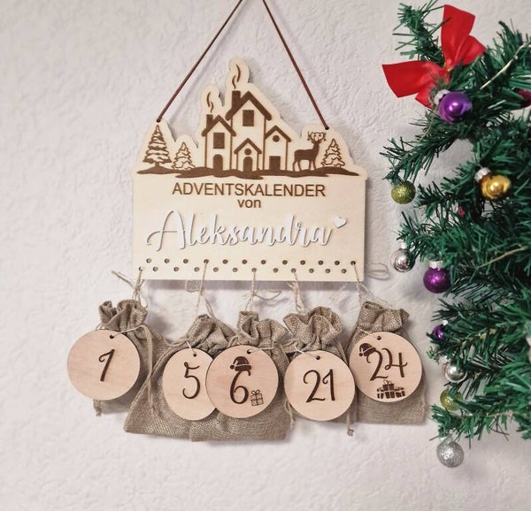 Adventskalender aus Holz Personalisiert mit Name aus Acryl Häuser Holzhaus Winterlandschaft