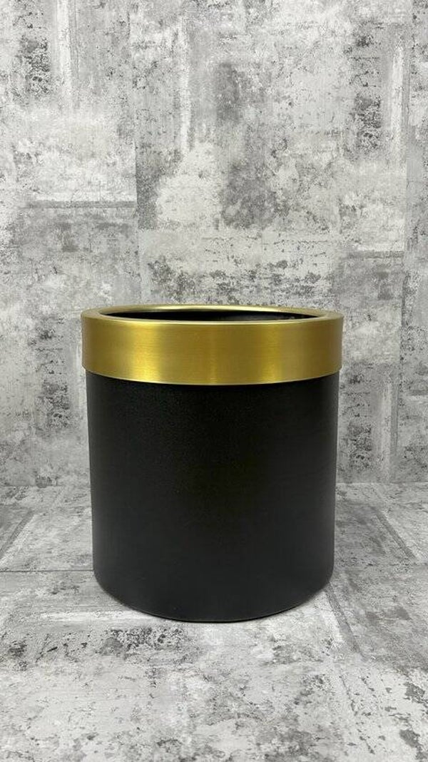 Zwarte metalen pot - afneembaar gouden of zilveren ring - hoogte 30 cm - Ø 30 cm - Dromist