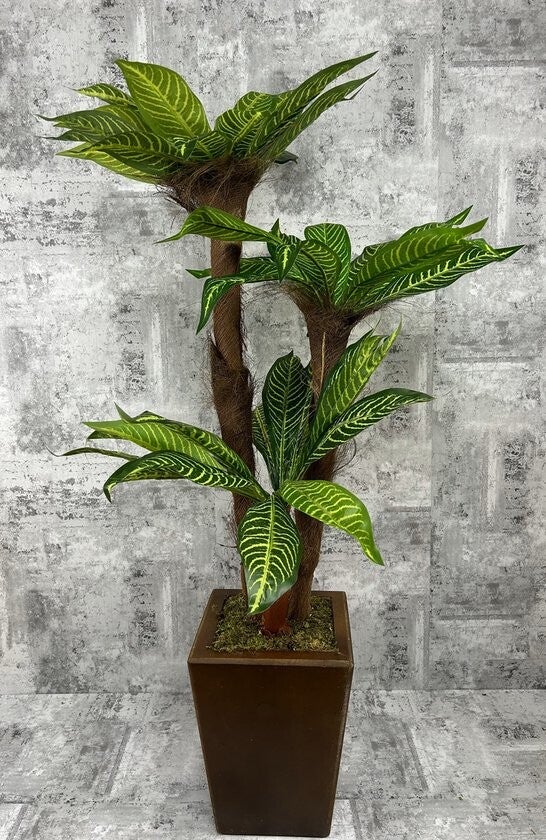 Cordyline - kunstplant - H 100 cm breedte 70 cm - incl. chique houten pot - geelgroene bladeren