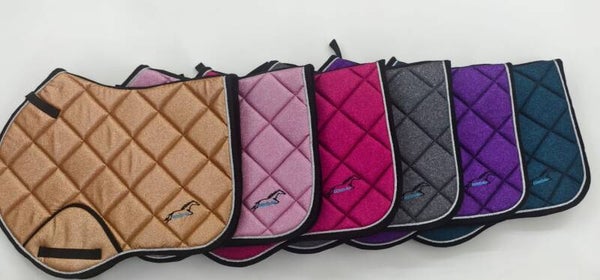 Lot tapis, bonnet pailleté